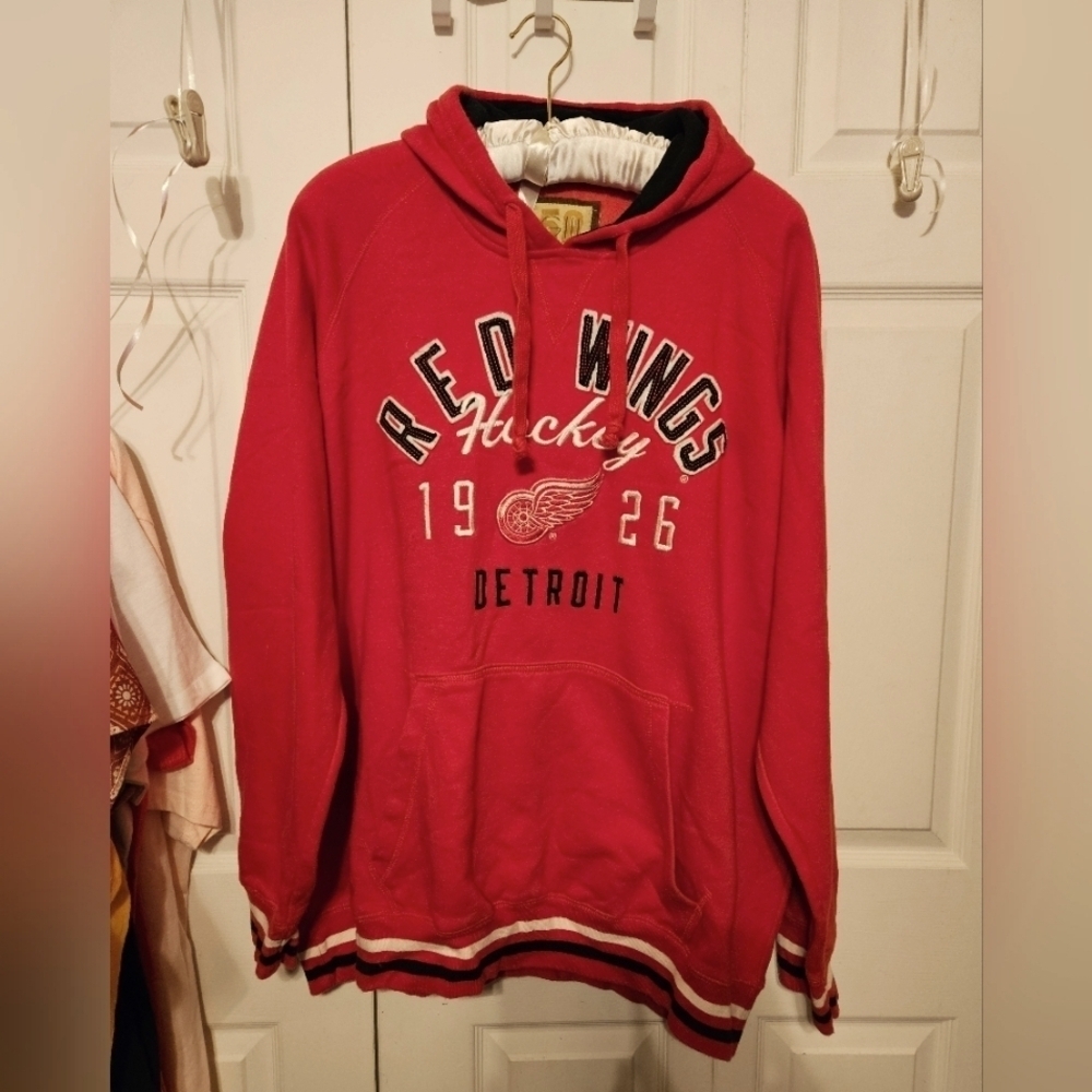 #029 Detroit Red Wings Hoodie- Gill Sports By: Carl Banks  Size: XL